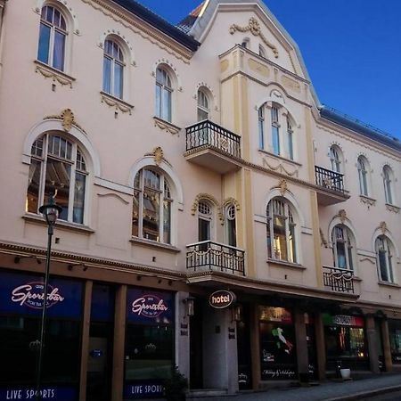 Grand Hotel Хёнефосс Экстерьер фото